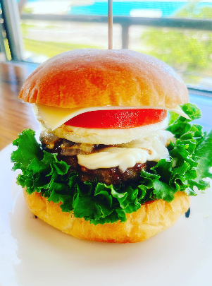 小浜島にあるBob’scafeの小浜バーガーの写真